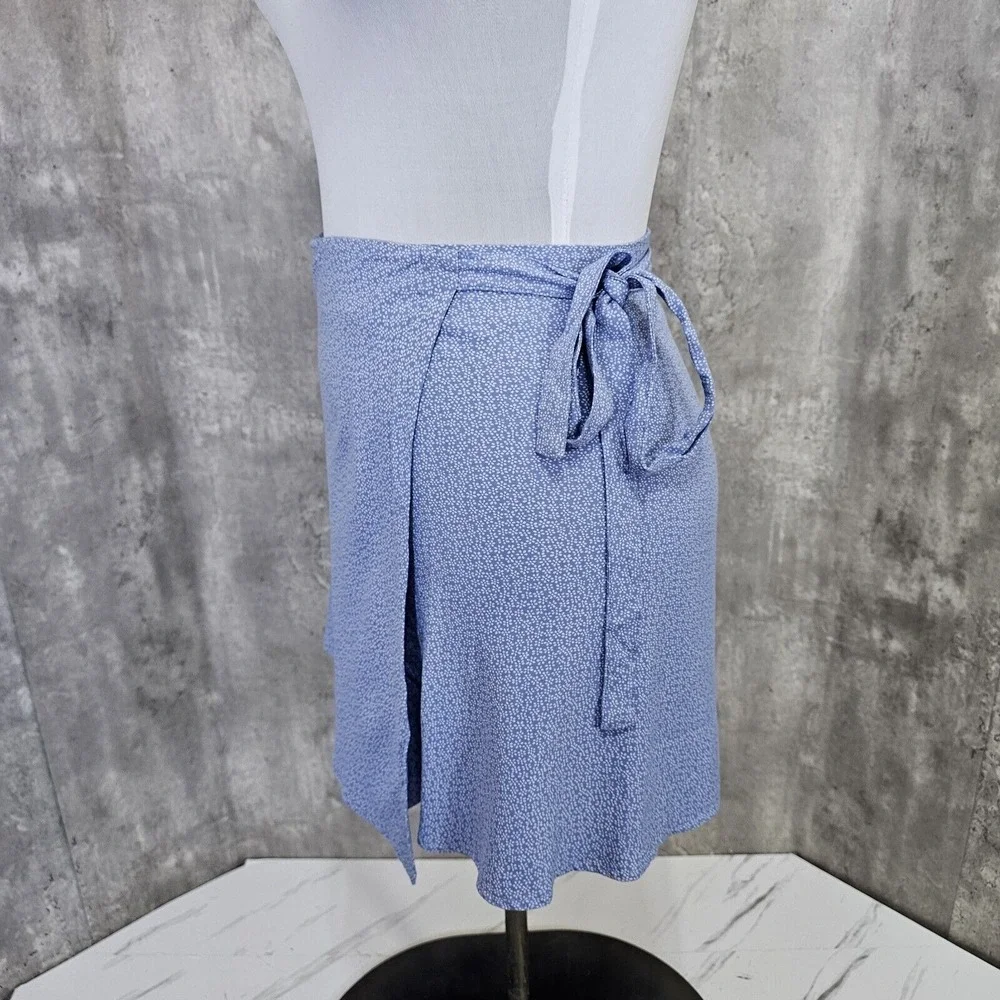 Brandy Melville‎ Genevieve Womens M Blue White Ditsy Floral Wrap Skirt